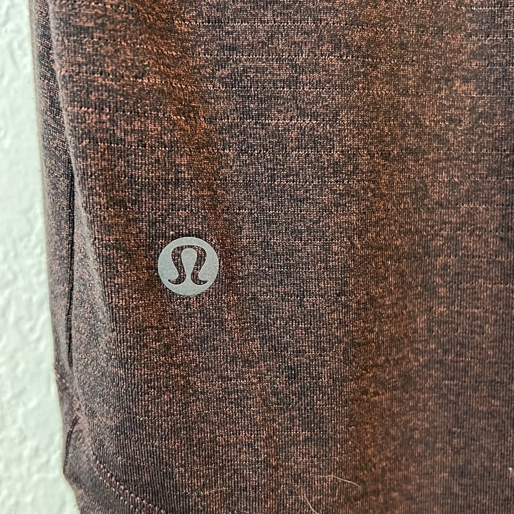 Lululemon - Picture 3 of 3
